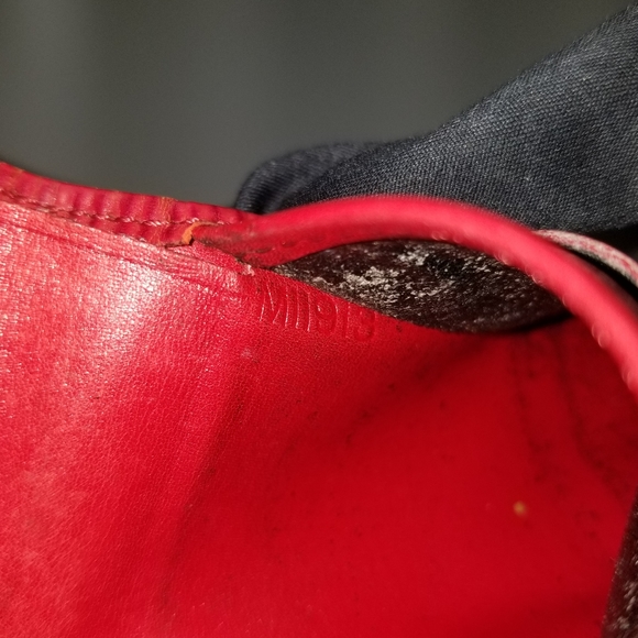 LOUIS VUITTON Red Epi Portefeuille tresor wallet - Picture 9 of 16